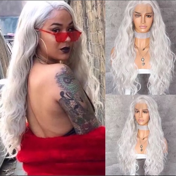 Accessories - 💫24” WHITE BLONDE  WAVY 6” FRONT LACE FRONT WIG💫